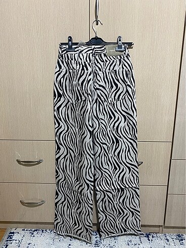 38 Beden siyah Renk P&B zebra desenli pantolon
