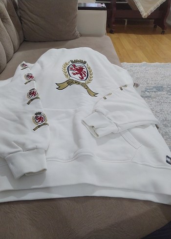 Beyaz Kapüşonlu orjinal Tommy Hilfiger marka M beden Sweatshirt
