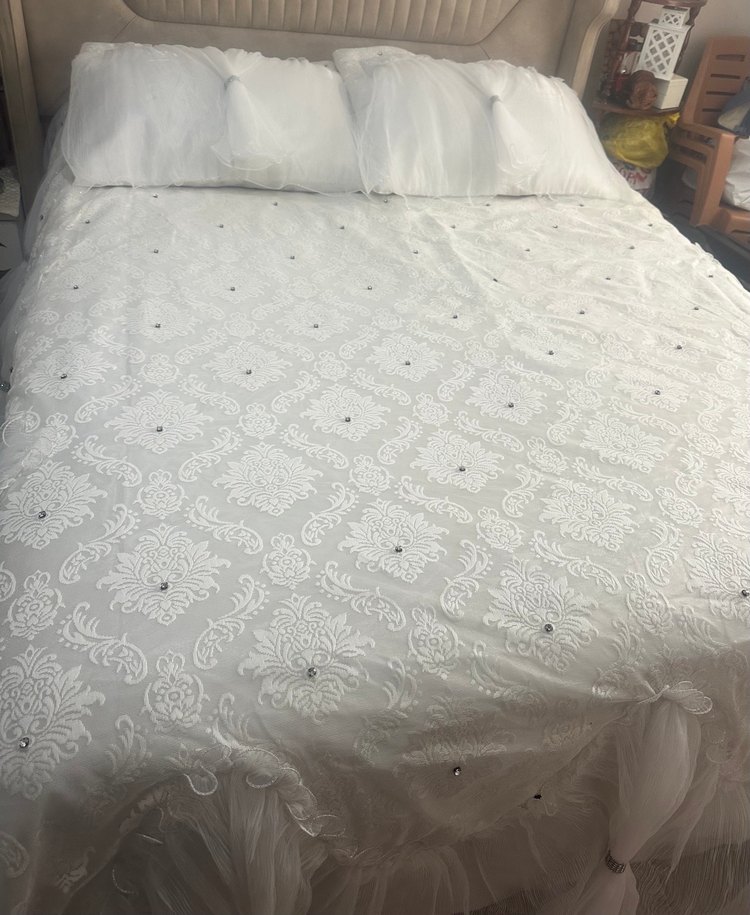 Beyaz İşlemeli Yatak Örtüsü - Görsel 2