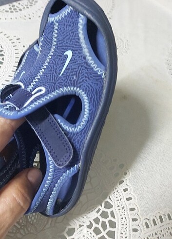 27 numara orijinal Nike sandalet