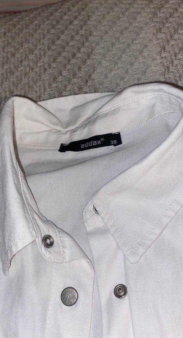 Düğmeli Beyaz Keten Kadın Gömlek - Görsel 2