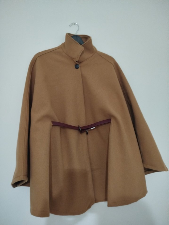 Bej Yüksek Yakalı Kadın Panço - Görsel 2