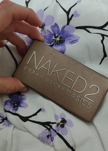 Bej ve Gri Tonlarında Göz Farı Paleti - Görsel 4