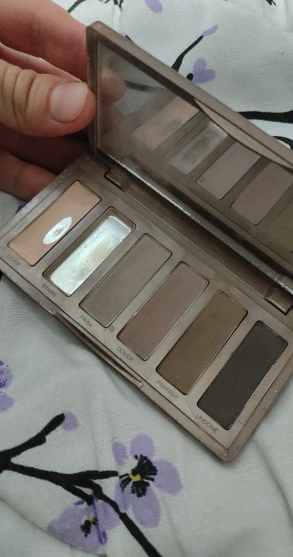 Bej ve Gri Tonlarında Göz Farı Paleti - Görsel 3