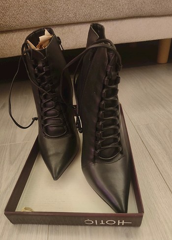 Siyah Deri Gotik Stiletto Topuklu Kadın Bot