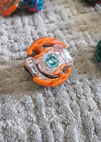 Beyblade burst