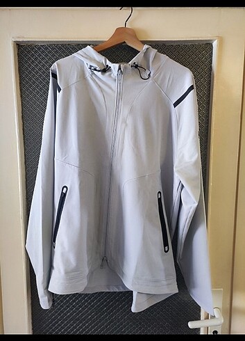 UNDER ARMOUR KAPÜŞONLU ERKEK MONT