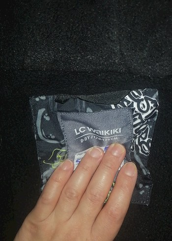 Kapüşonlu Siyah Baskılı Mont - Görsel 4