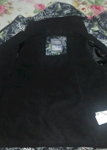 Kapüşonlu Siyah Baskılı Mont - Görsel 6