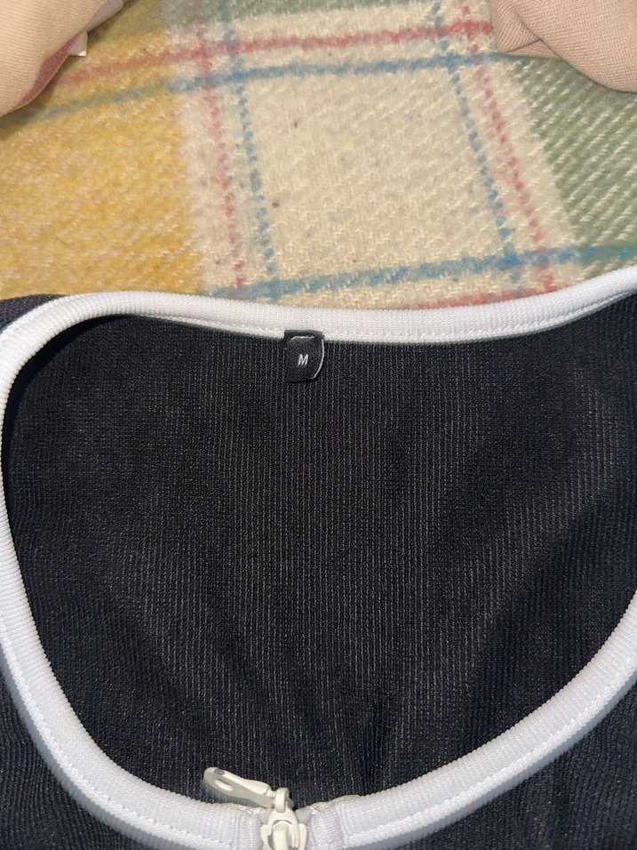 Siyah crop - Görsel 2