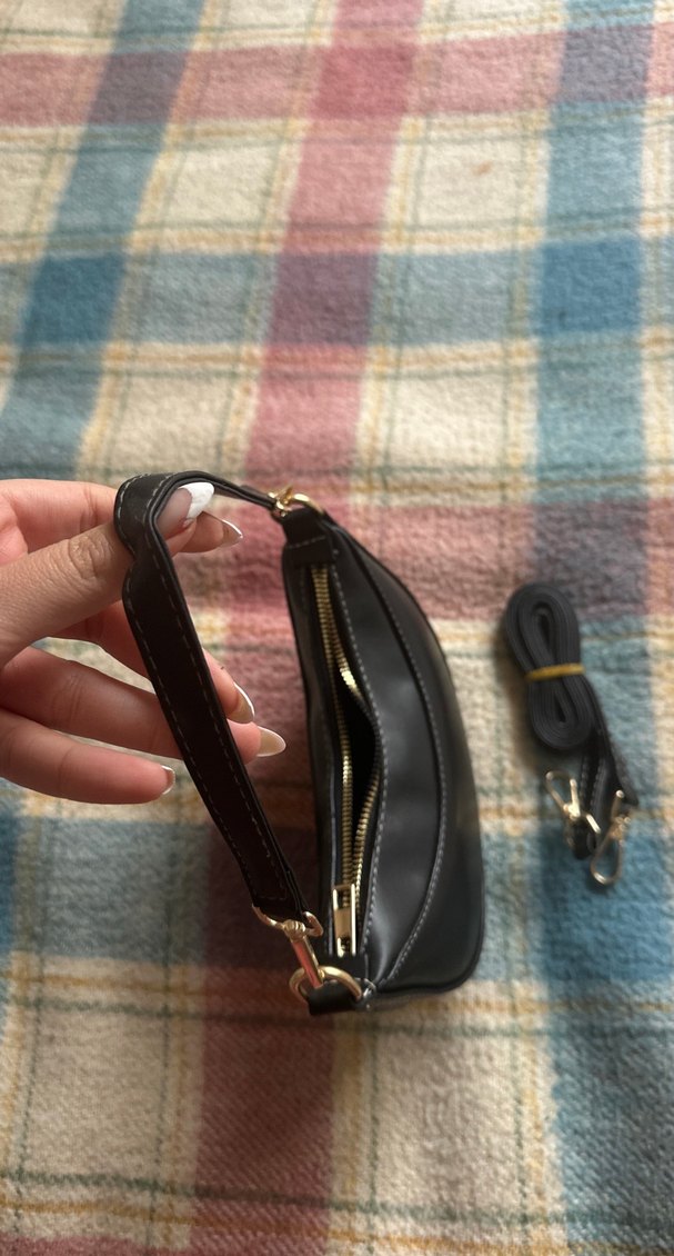 Siyah çanta - Görsel 2