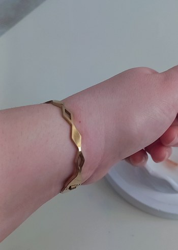 Altın Renk Zincir Detaylı Kadın Bileklik - Görsel 3