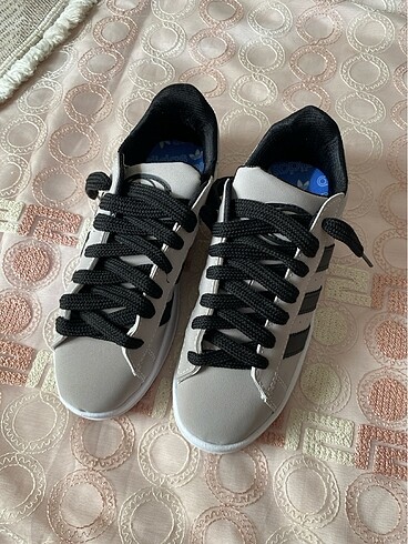 Adidas temiz ayakkabi giyilmemis