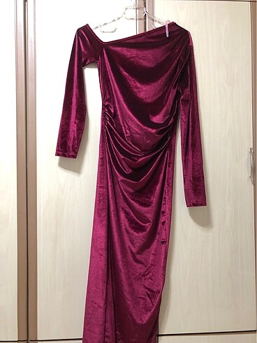 m Beden bordo Renk Bordo omzu açık uzun Kadife elbise