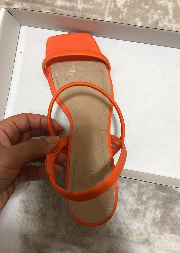 Turuncu tam yazlık topuklu ayakkabı - Görsel 4