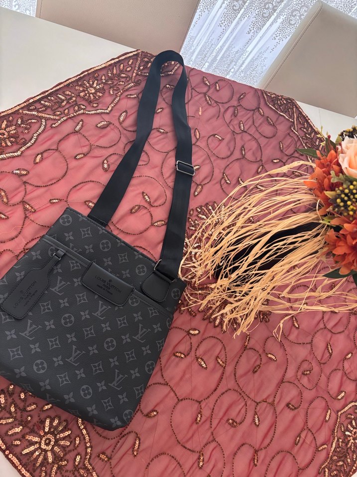 Gri Louis Vuitton  Omuz Çantası - Görsel 3