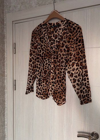 Leopar Desenli Uzun Kollu V Yaka Kadın Gömlek - Görsel 2