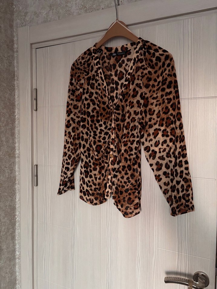 Leopar Desenli Uzun Kollu V Yaka Kadın Gömlek - Görsel 2
