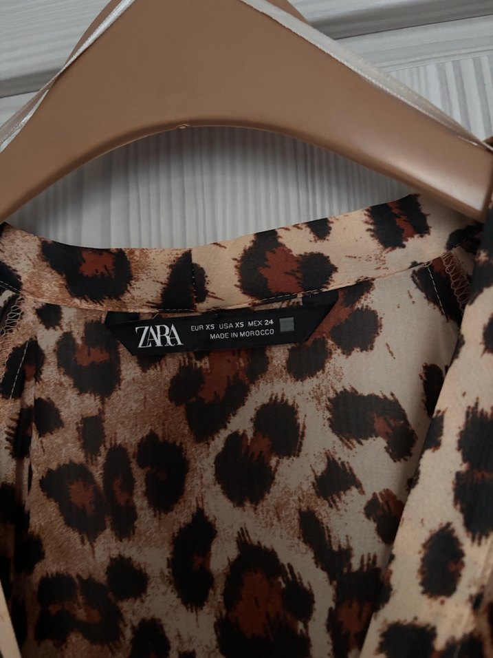 Leopar Desenli Uzun Kollu V Yaka Kadın Gömlek - Görsel 3