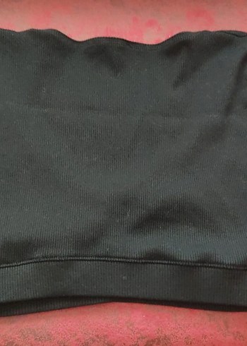 Siyah V Yaka Düğmeli Crop Top - Görsel 3