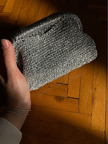  Beden Parlak gri renkli mini boy ağzı burslu clutch çanta modeli