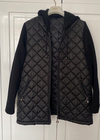 Siyah Kapüşonlu Kadın Mont - Görsel 2