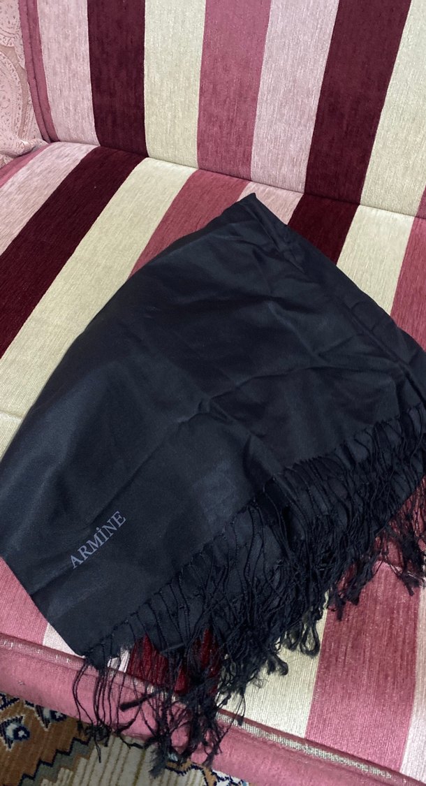 Siyah Kadın Saten Şal Armine - Görsel 3