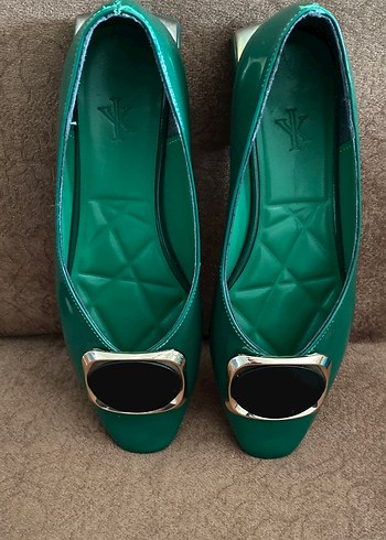 Yeşil Parlak Tokalı Kadın Düz Ayakkabı - Görsel 3