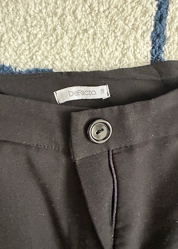 Siyah Kadın Rahat Kesim Midi Kumaş Pantolon - Görsel 3