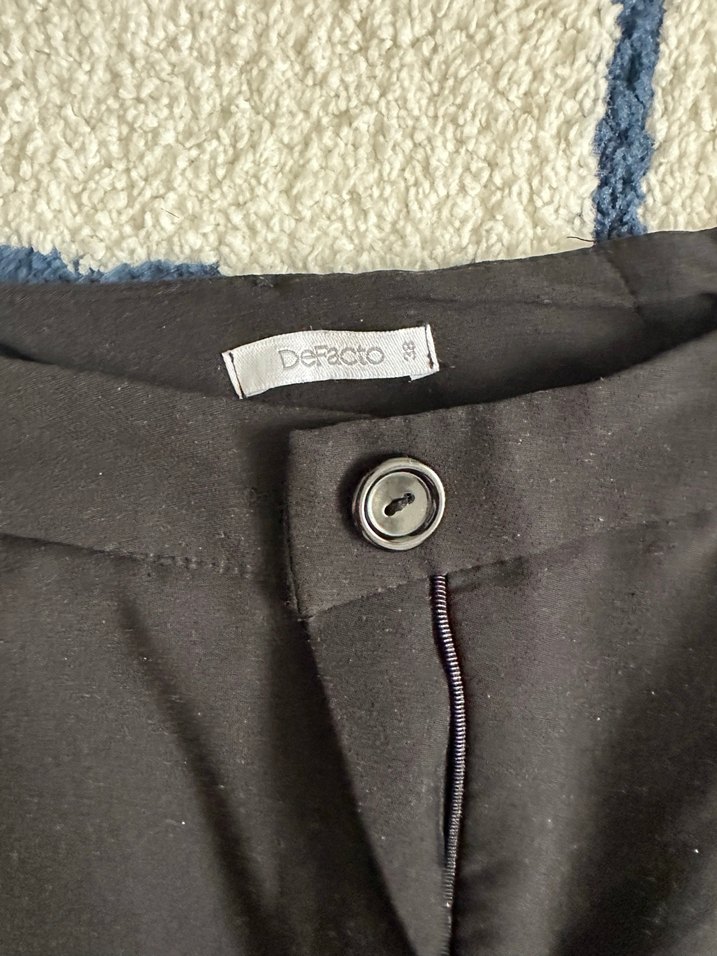 Siyah Kadın Rahat Kesim Midi Kumaş Pantolon - Görsel 3