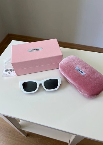 Miu Miu Beyaz Pastel Güneş Gözlüğü
