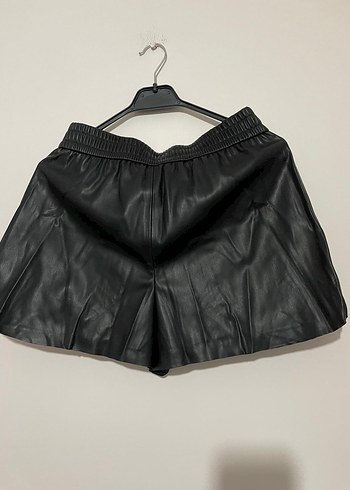 Zara Kadın Siyah Deri Mini Şort - Görsel 2