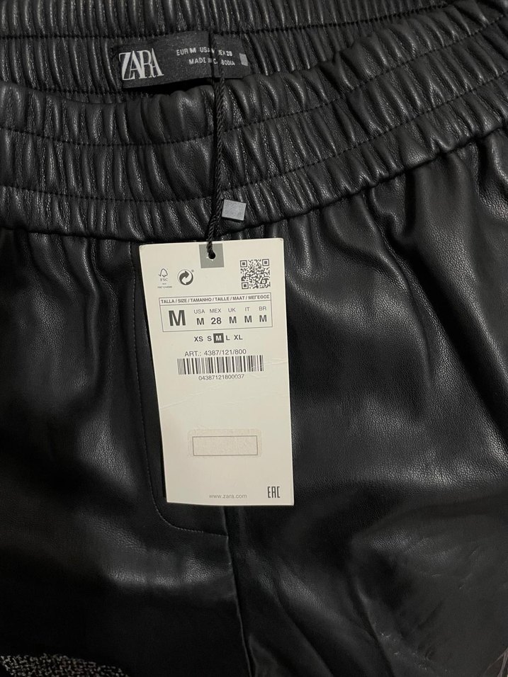 Zara Kadın Siyah Deri Mini Şort - Görsel 3