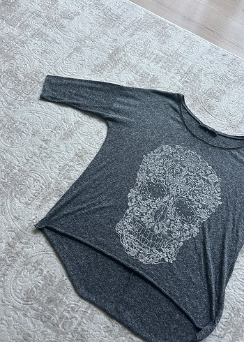 Gri Desenli Uzun Kollu Tişörtü - Görsel 3