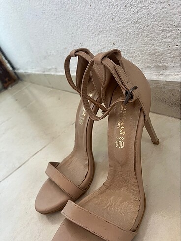 39 Beden Stiletto