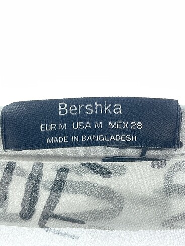 m Beden çeşitli Renk Bershka Gömlek %70 İndirimli.
