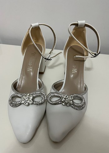 Taşlı Fiyonk Detaylı Beyaz Topuklu Ayakkabı - Görsel 4