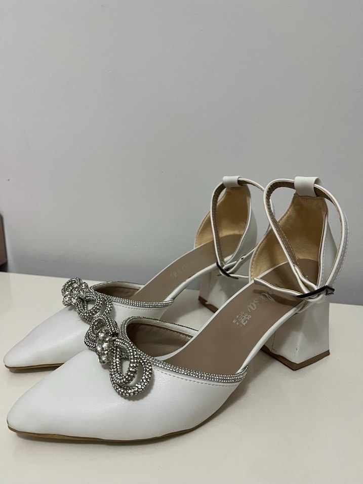 Taşlı Fiyonk Detaylı Beyaz Topuklu Ayakkabı - Görsel 2