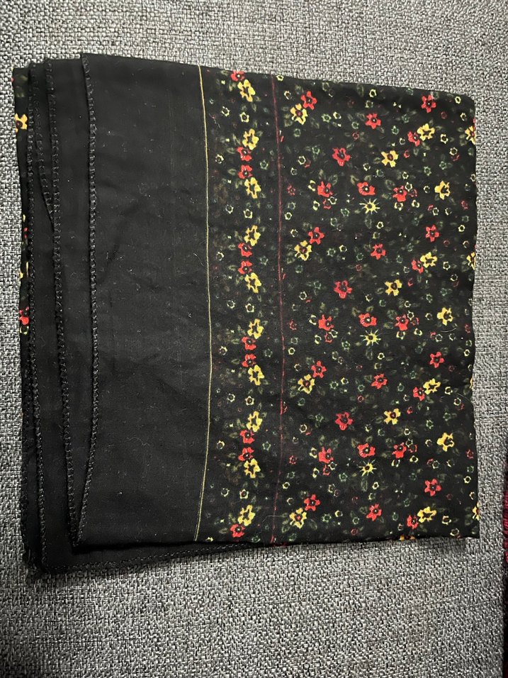 Siyah Çiçek Desenli Kadın Eşarp - Görsel 2