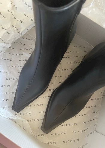 Siyah Deri Tokalı Stiletto Topuklu Kadın Bot - Görsel 4