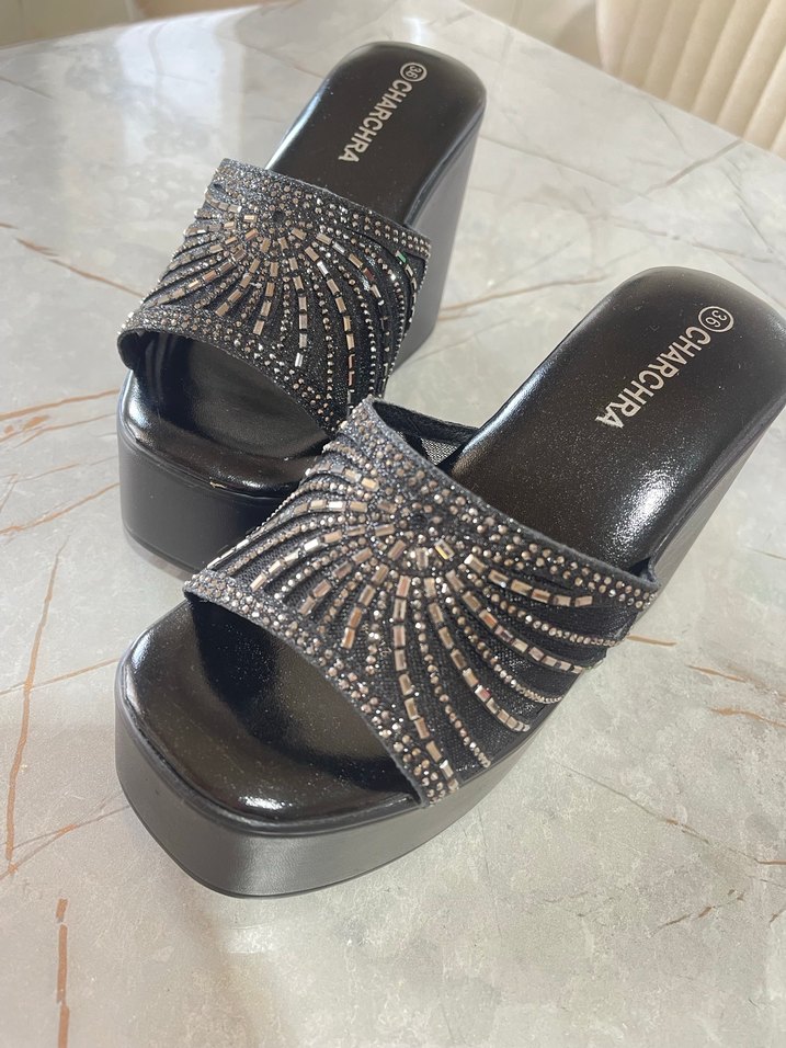 Siyah Payetli Dolgu Topuklu Kadın Terlik - Görsel 2