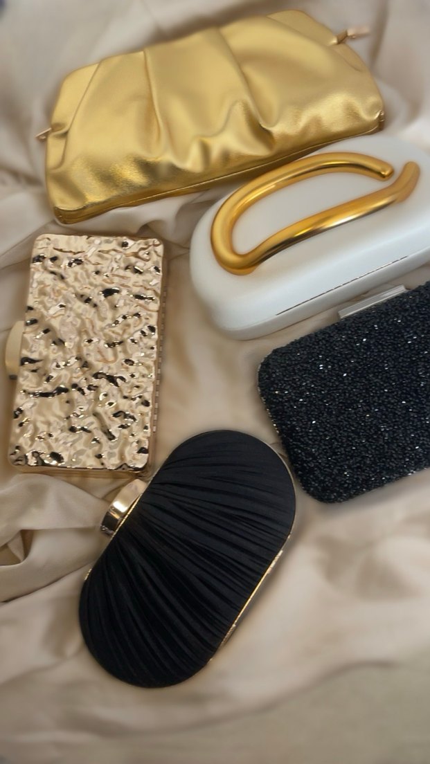 Zincir Detaylı Altın Renkli Kadın Abiye Çanta - Görsel 3