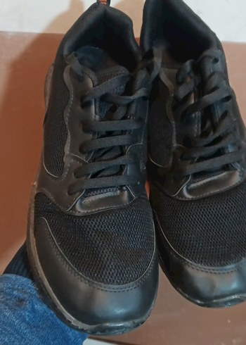 Siyah Bağcıklı Spor ayakkabı bakımları yapılmış - Görsel 2