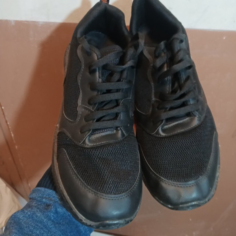 Siyah Bağcıklı Spor ayakkabı bakımları yapılmış - Görsel 2