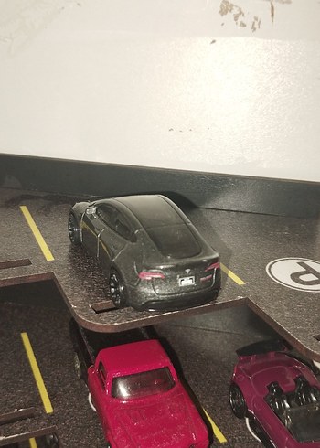 Küçük Siyah Oyuncak Araba hatasız - Görsel 2