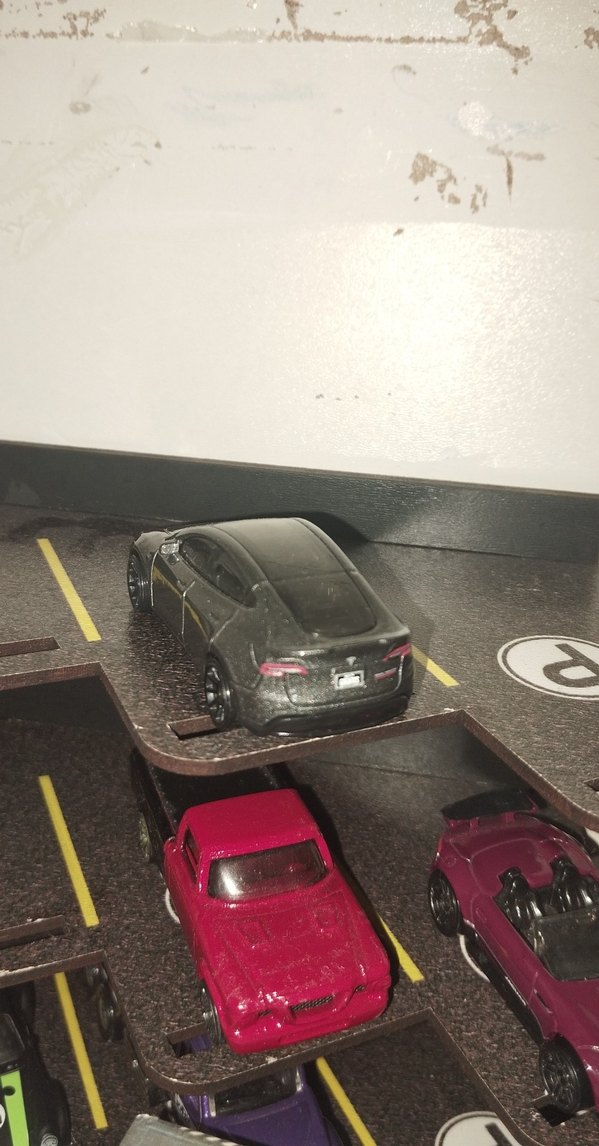 Küçük Siyah Oyuncak Araba hatasız - Görsel 2
