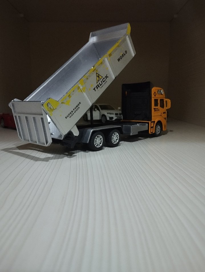 Sarı Renkli Oyuncak Kamyon hasarsız - Görsel 3