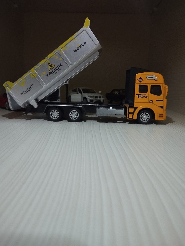 Sarı Renkli Oyuncak Kamyon hasarsız - Görsel 2