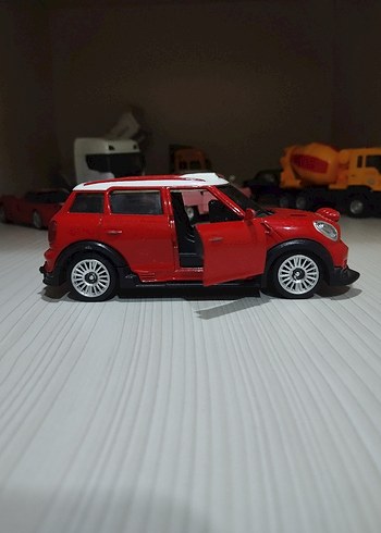 Kırmızı Oyuncak Araba Modeli - Görsel 5