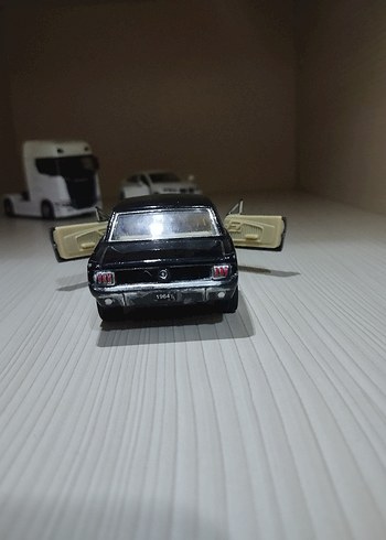 Klasik Siyah Oyuncak Araba mustang - Görsel 5